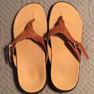 Stroke soft stride sandals